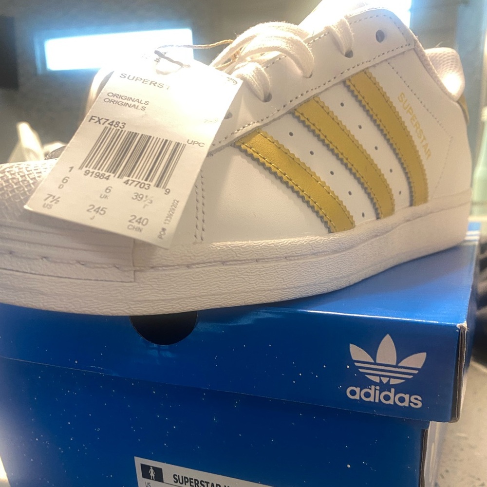 Adidas woman’s new Superstar W white and gold sneakers size 7.5